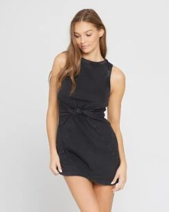 Seaview DS In Black Dress